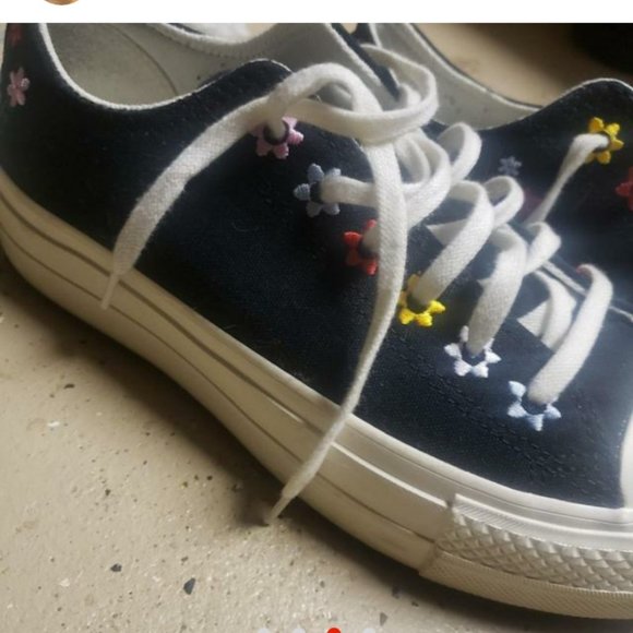 Limited Edition Floral Embroidered Converse - Picture 4 of 4